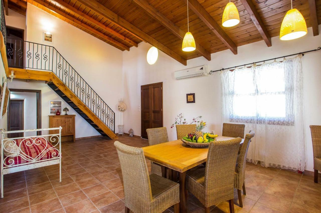 Sunny Countryside Villa - With Private Pool 팔리라키 외부 사진