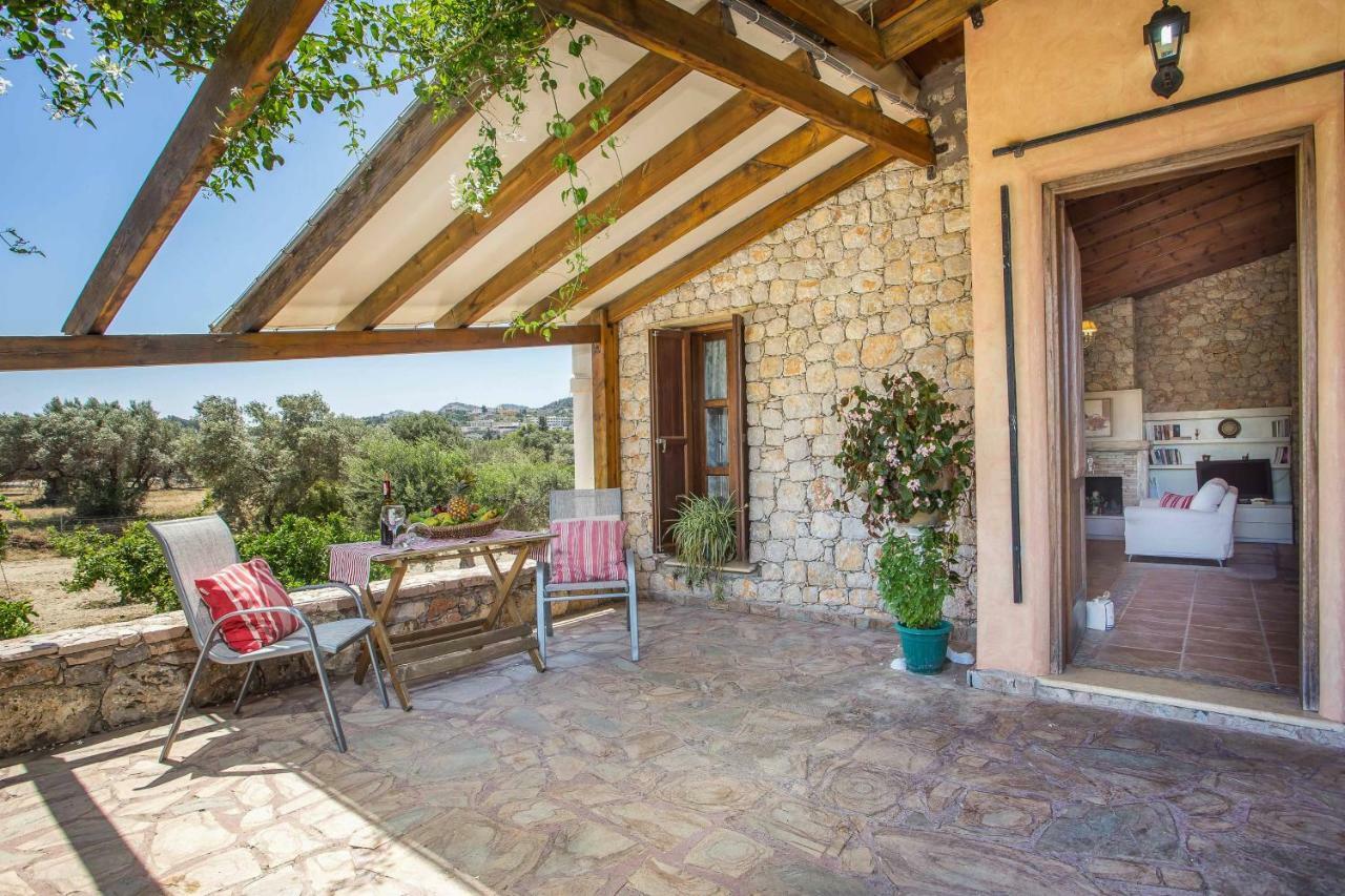Sunny Countryside Villa - With Private Pool 팔리라키 외부 사진