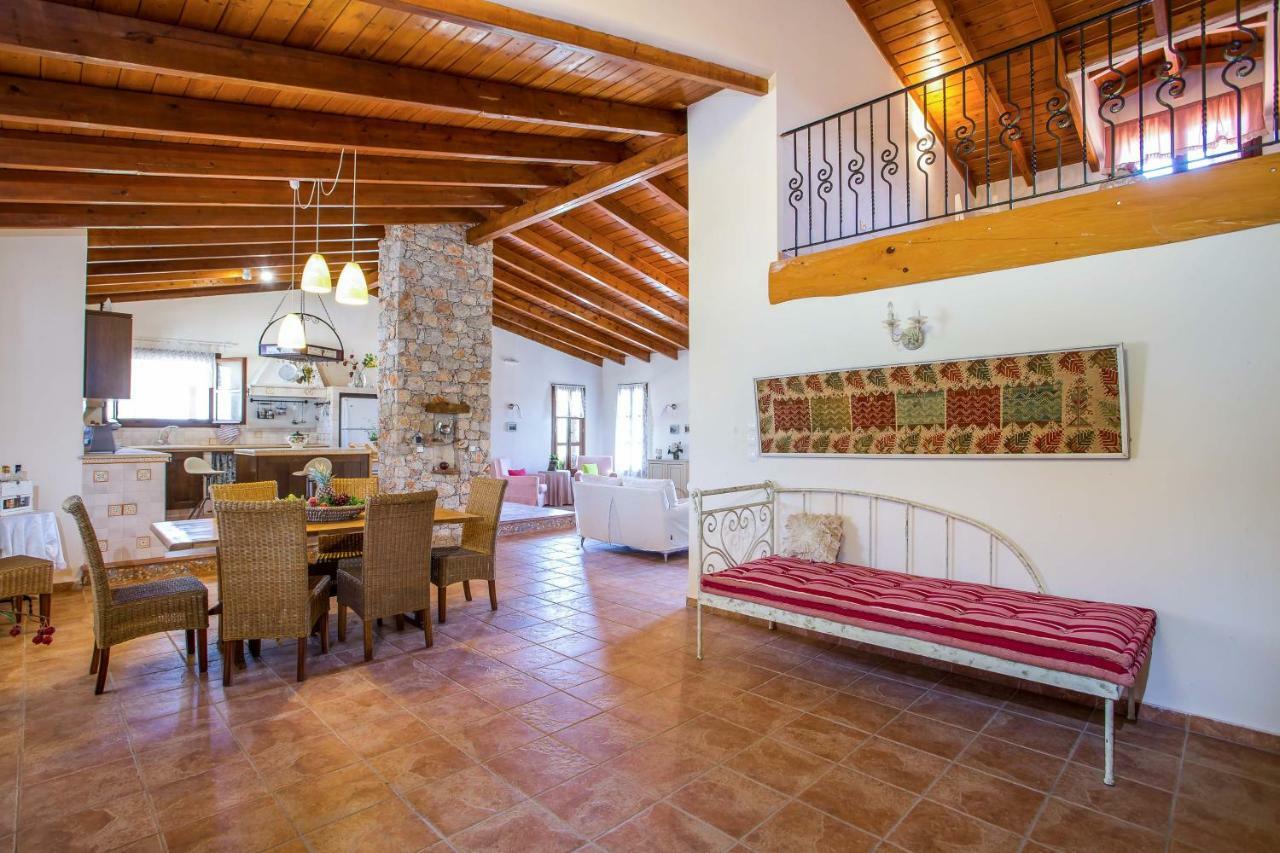Sunny Countryside Villa - With Private Pool 팔리라키 외부 사진