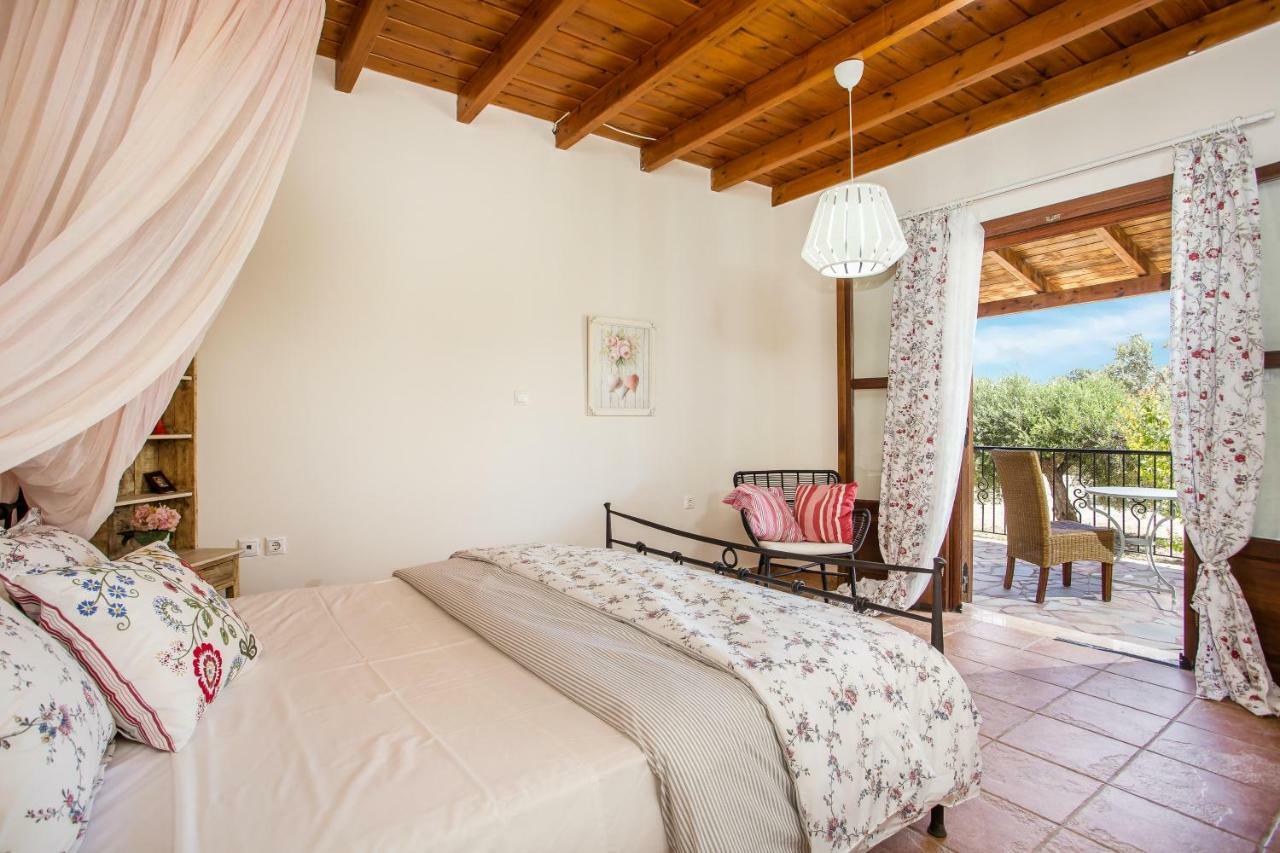 Sunny Countryside Villa - With Private Pool 팔리라키 외부 사진