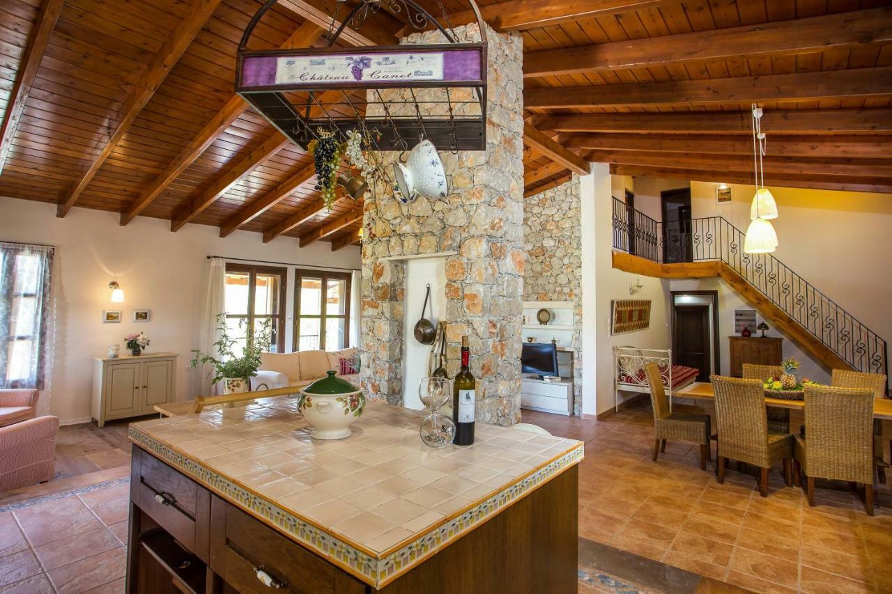 Sunny Countryside Villa - With Private Pool 팔리라키 외부 사진