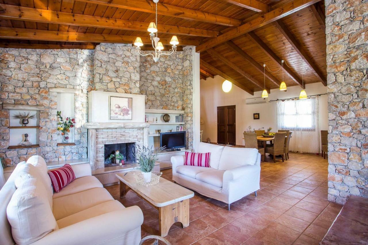 Sunny Countryside Villa - With Private Pool 팔리라키 외부 사진