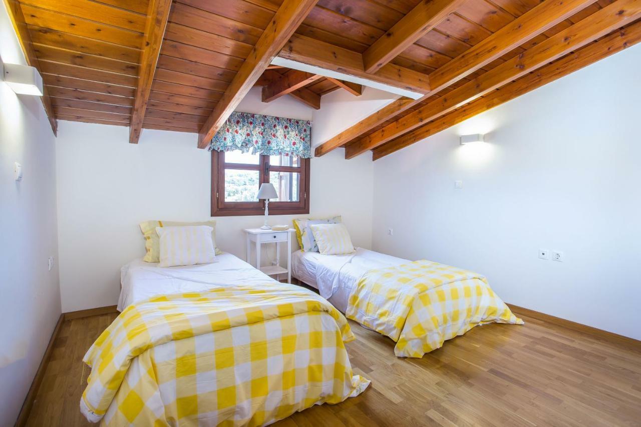 Sunny Countryside Villa - With Private Pool 팔리라키 외부 사진