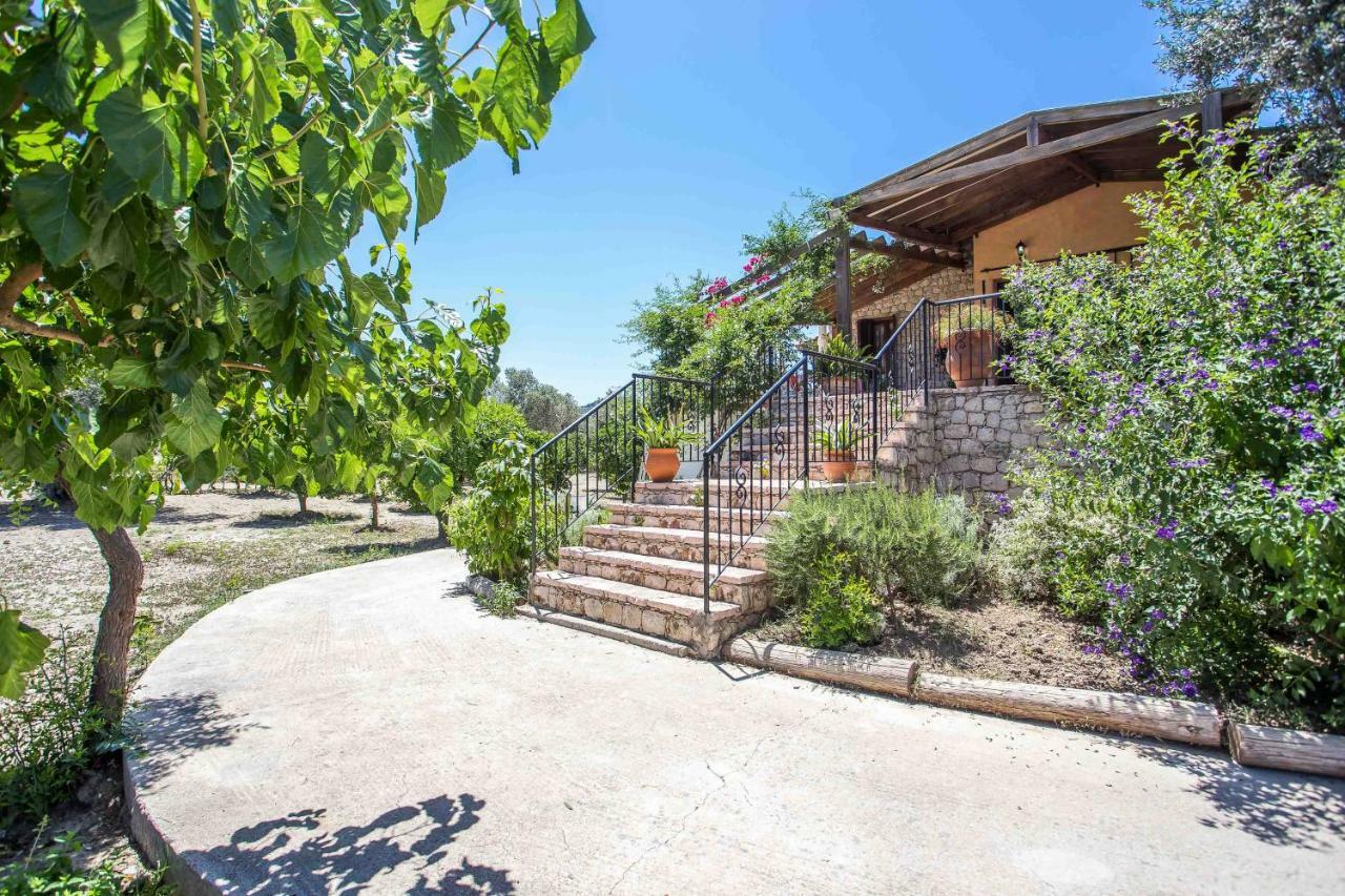 Sunny Countryside Villa - With Private Pool 팔리라키 외부 사진