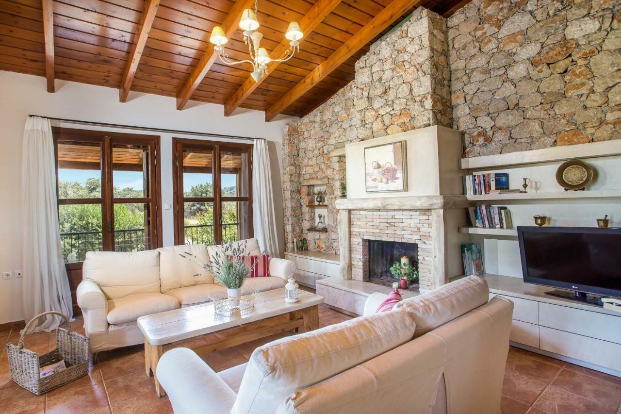Sunny Countryside Villa - With Private Pool 팔리라키 외부 사진