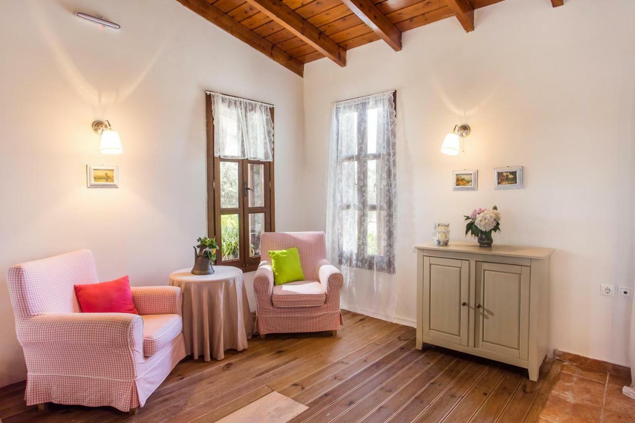 Sunny Countryside Villa - With Private Pool 팔리라키 외부 사진